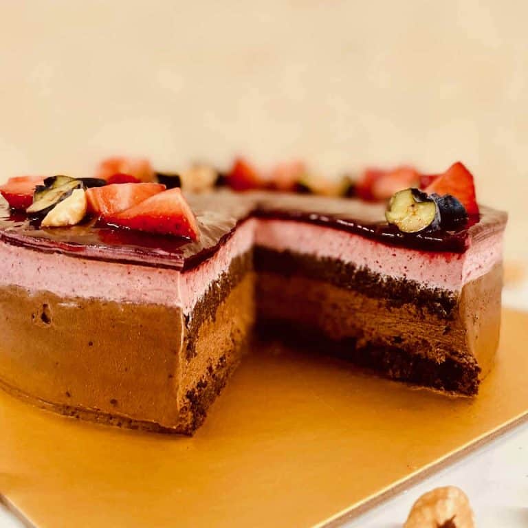 vegan hazelnut chocolate blackberry cake3