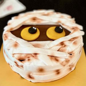 vegan halloween mummy cake 2022 - 4